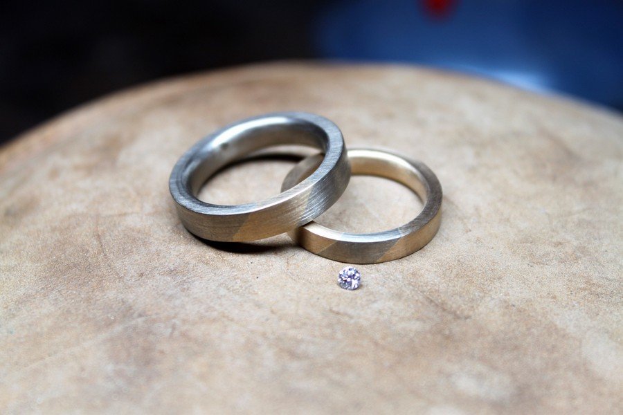 Modern wedding rings, two tone, Gold and white gold or platinum, and gold, forge, Form and value in Nuremberg, Germany