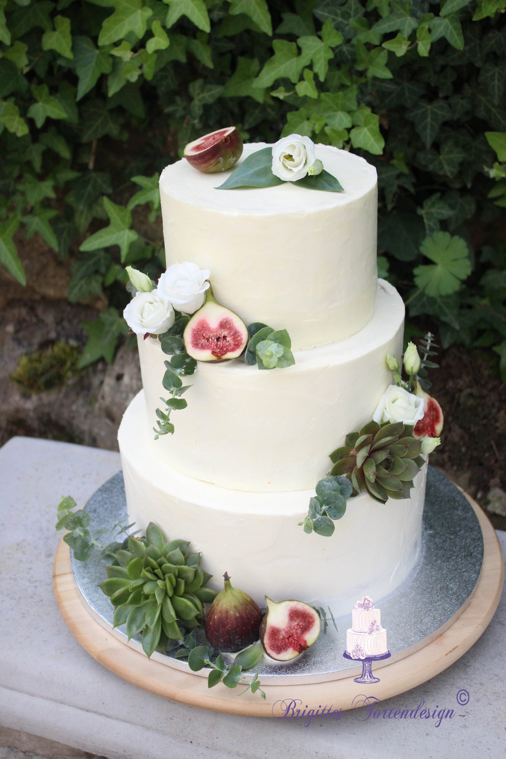 What is a traditional italian wedding cake