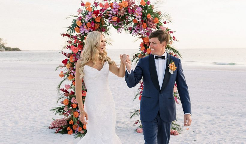 Every Beach-Loving Bride Needs to See this Colorful and Stylish Open Air Wedding