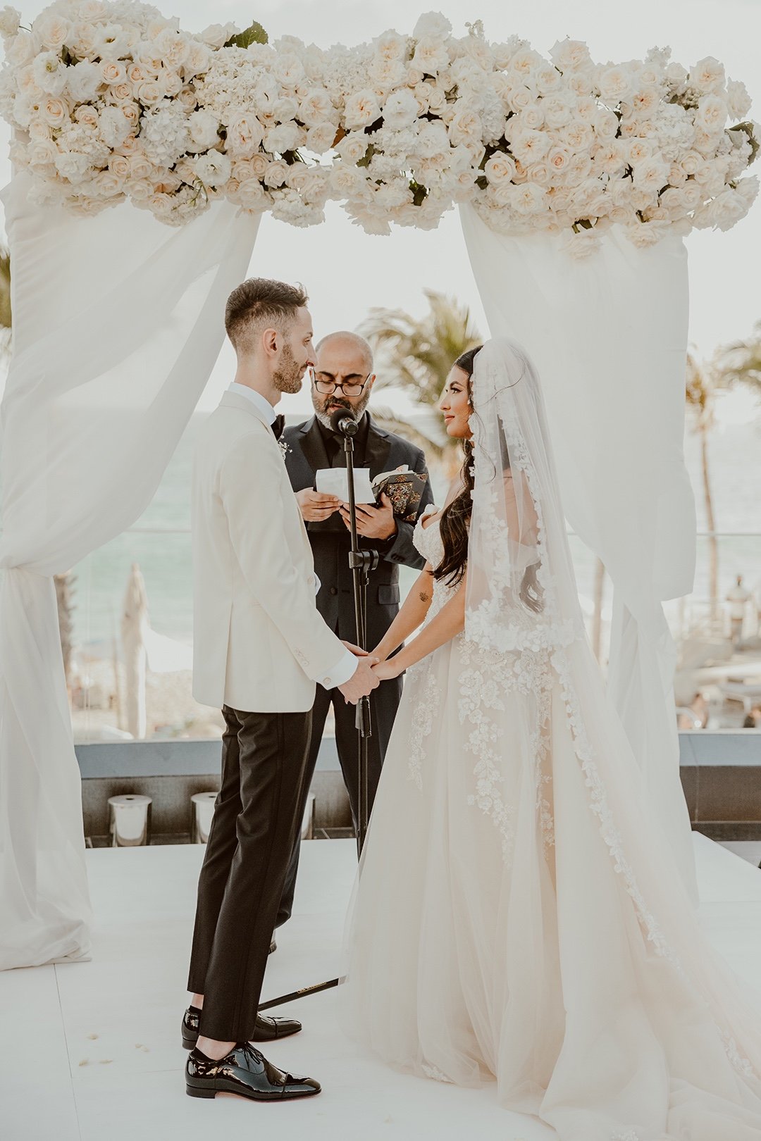 White rose wedding ceremony in Cabo 