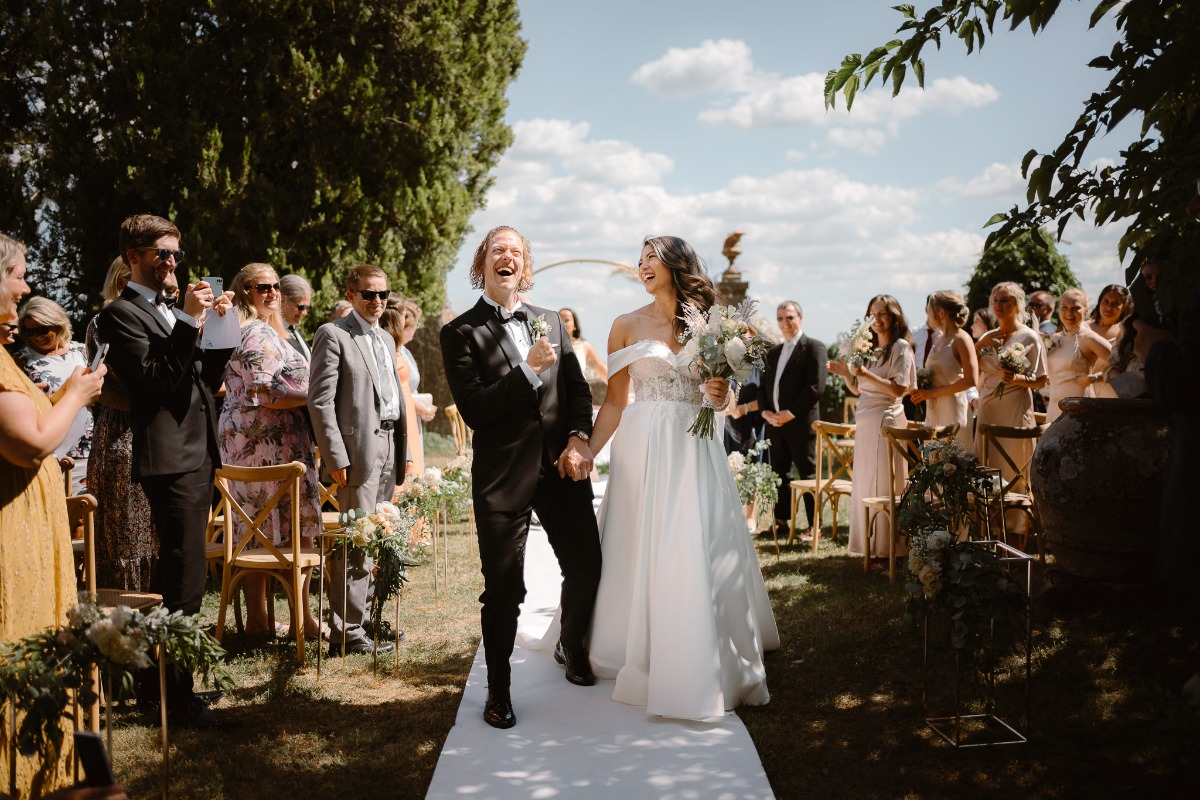 natural wood chairs for wedding