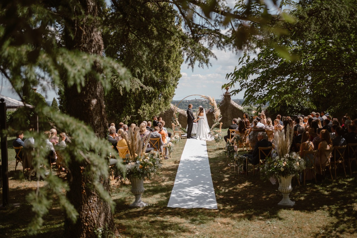 outdoor woodsy ceremony