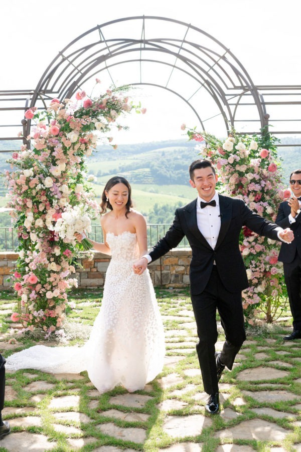 A Late Spring Wedding in Tuscany with a Touch of Chinese Traditions