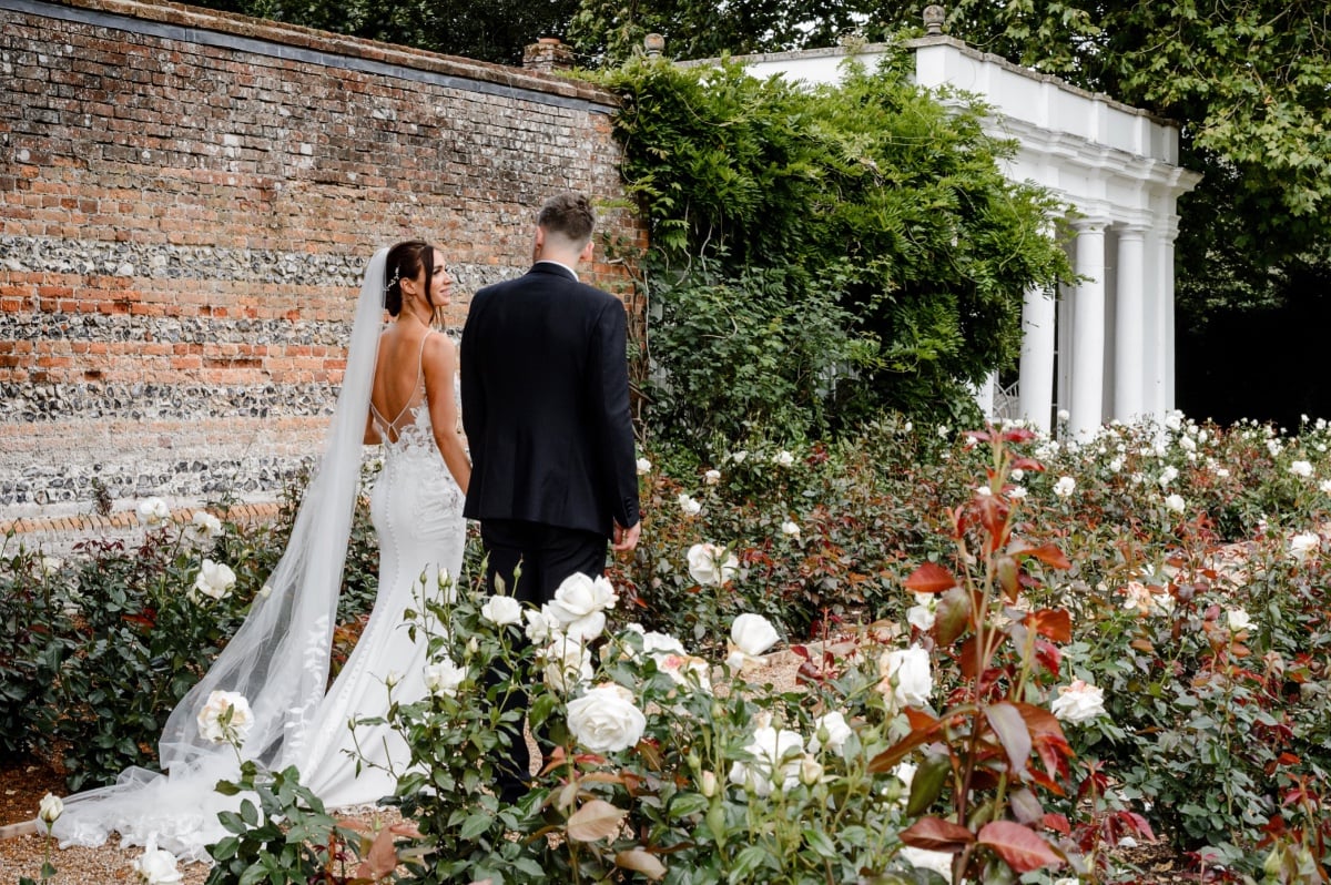 garden wedding portraits
