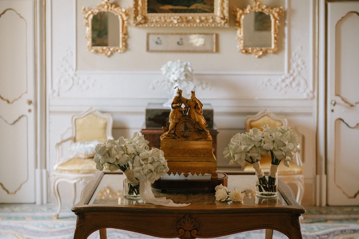 Elegant white wedding bouquets 