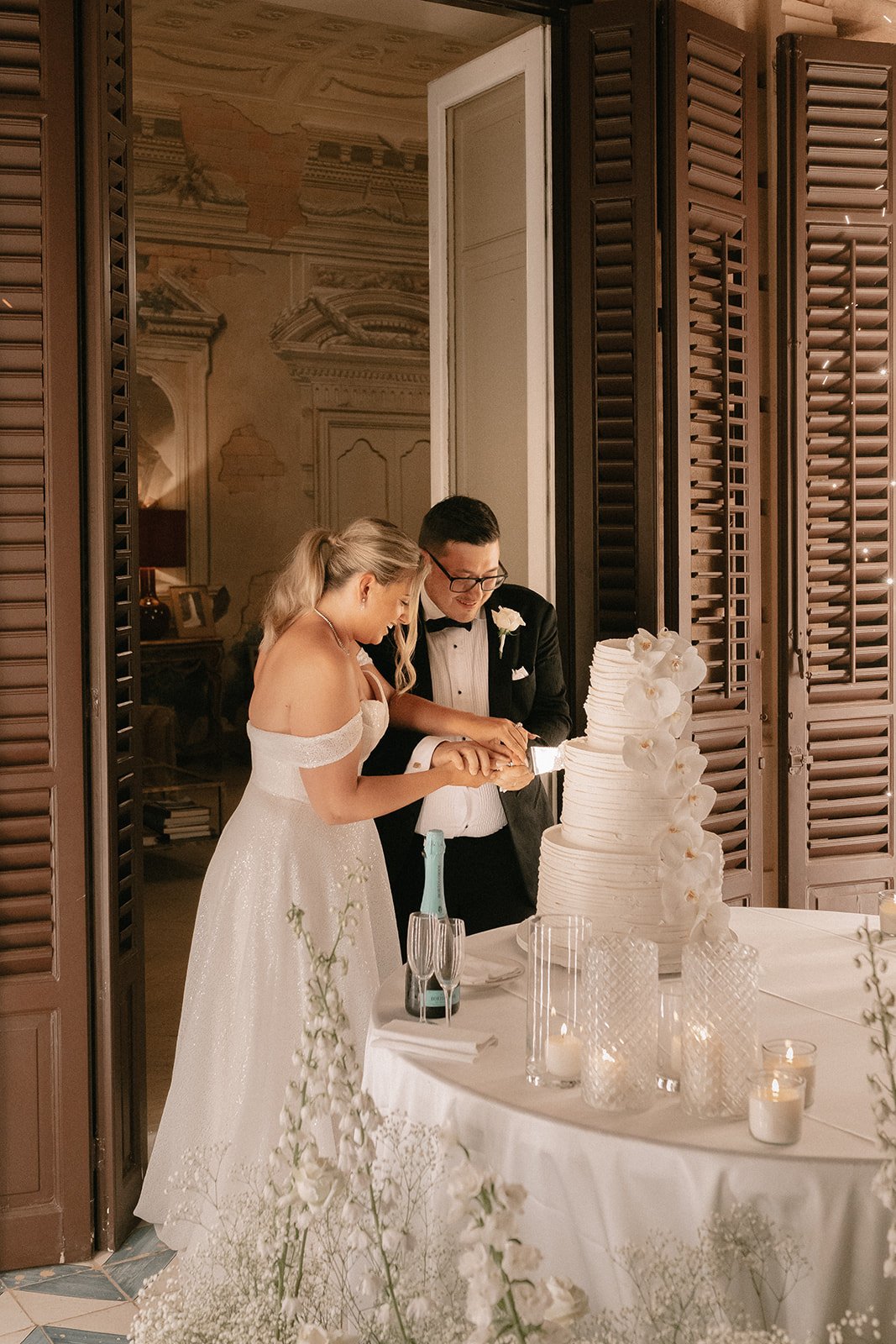 Bride and groom cutting modern wedding cake 