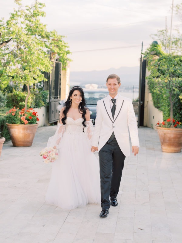 A Classic Spring Wedding in Taormina Overlooking the Sea