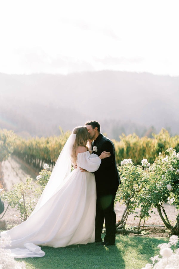 A Modern, Timeless Wedding In California Overflowing With Inspiration