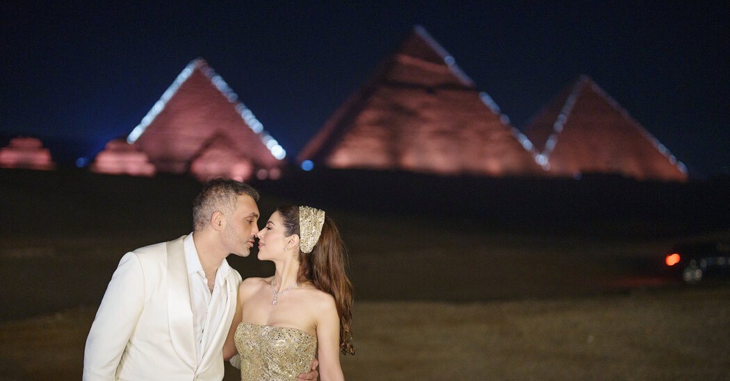 At the Pyramids of Giza, a ‘Mystical’ Wedding