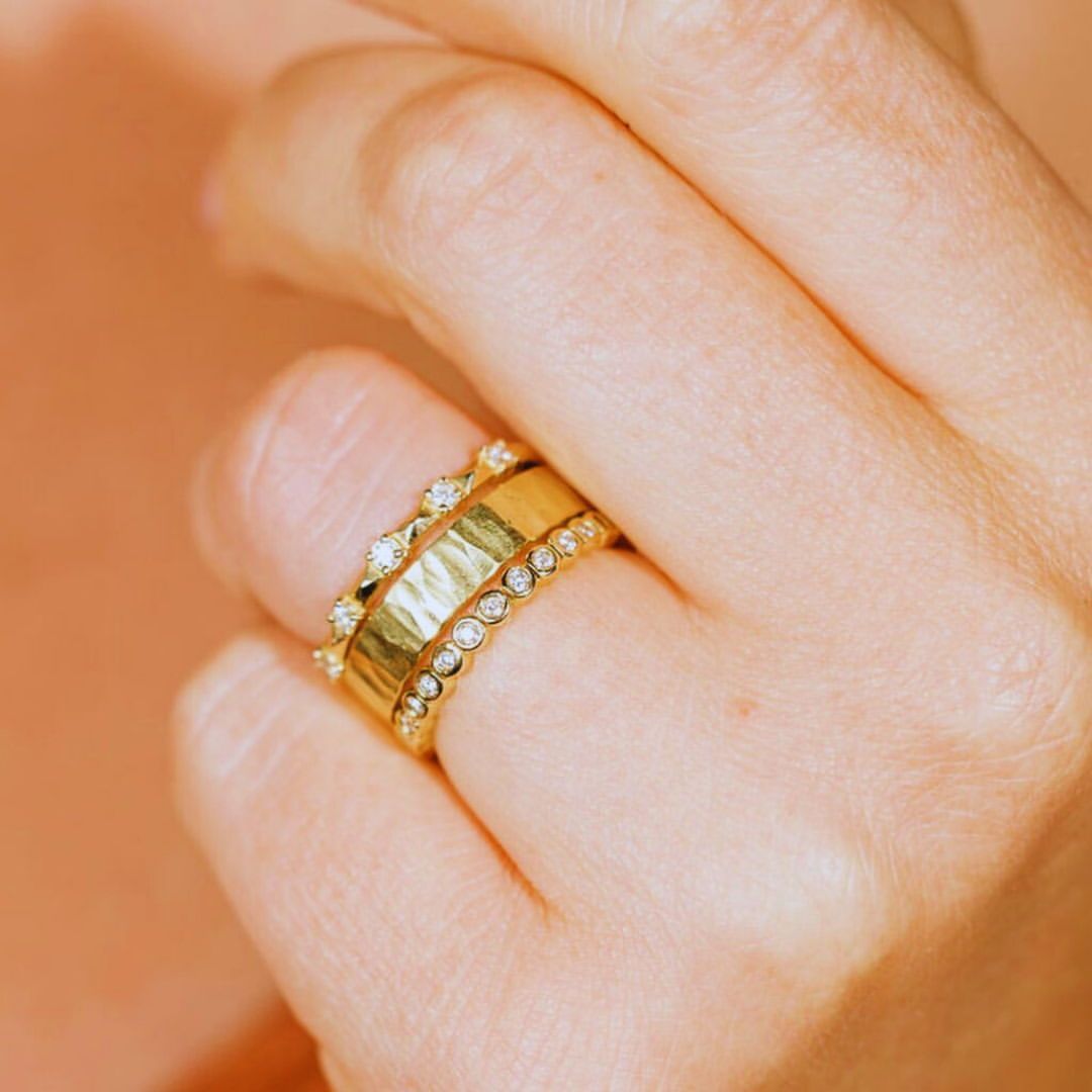 Designing your engagement ring might be easier than shopping for one