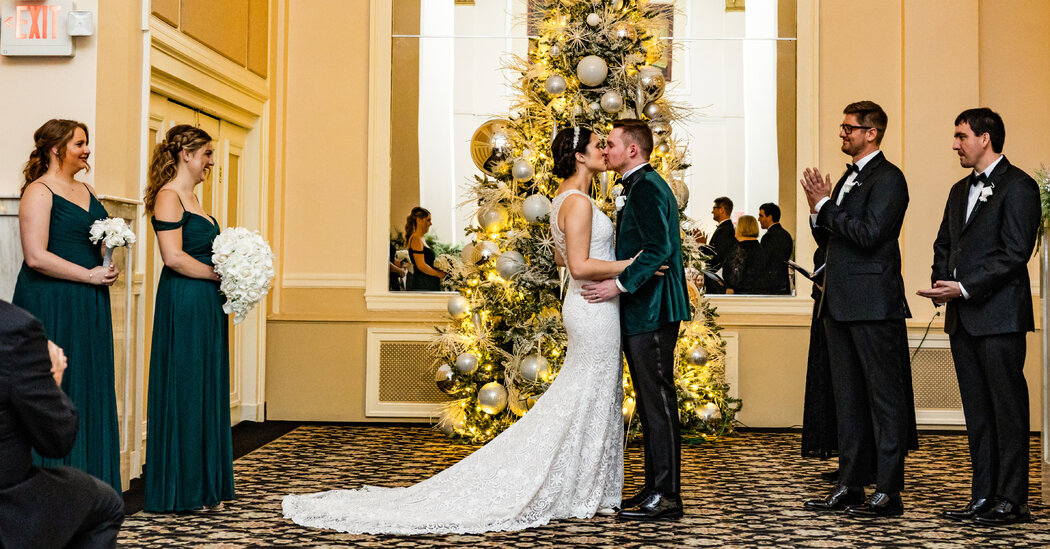 In the ‘Christmas City,’ Yuletide Weddings Are the Main Event