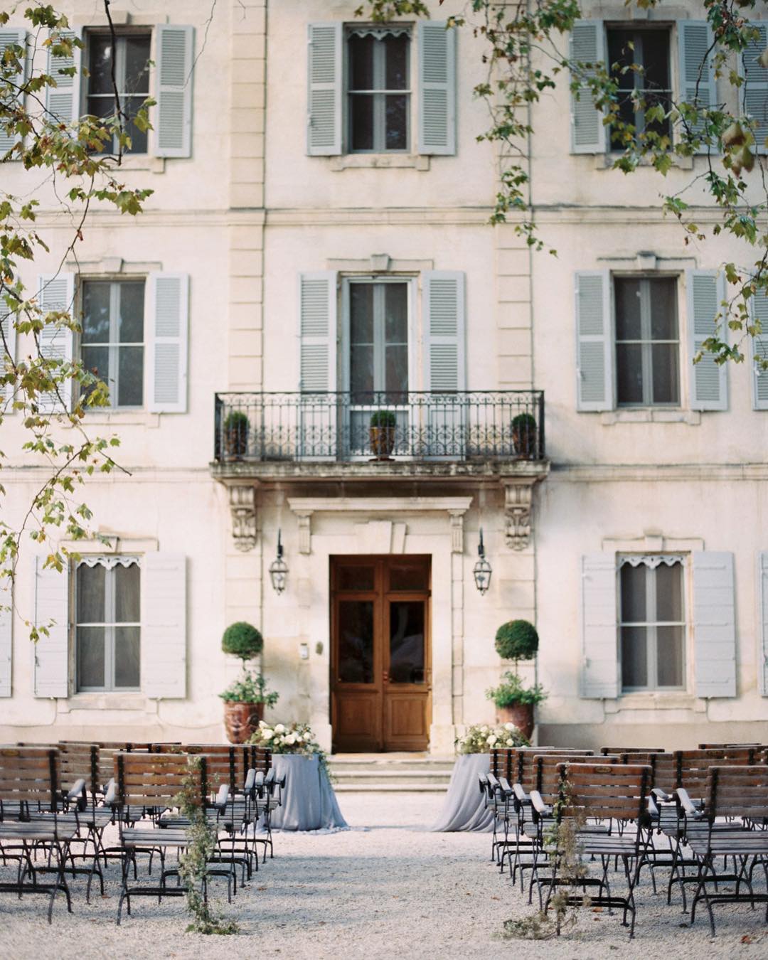 Prettiest Wedding Venues In France Ruffled Chateau Des Alpilles Katie Grant Janna Brown