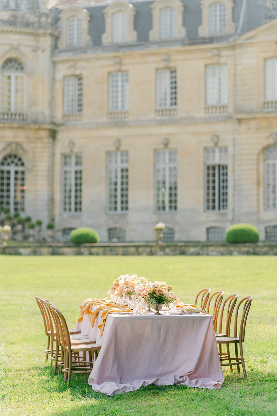 lilac and yellow reception table design