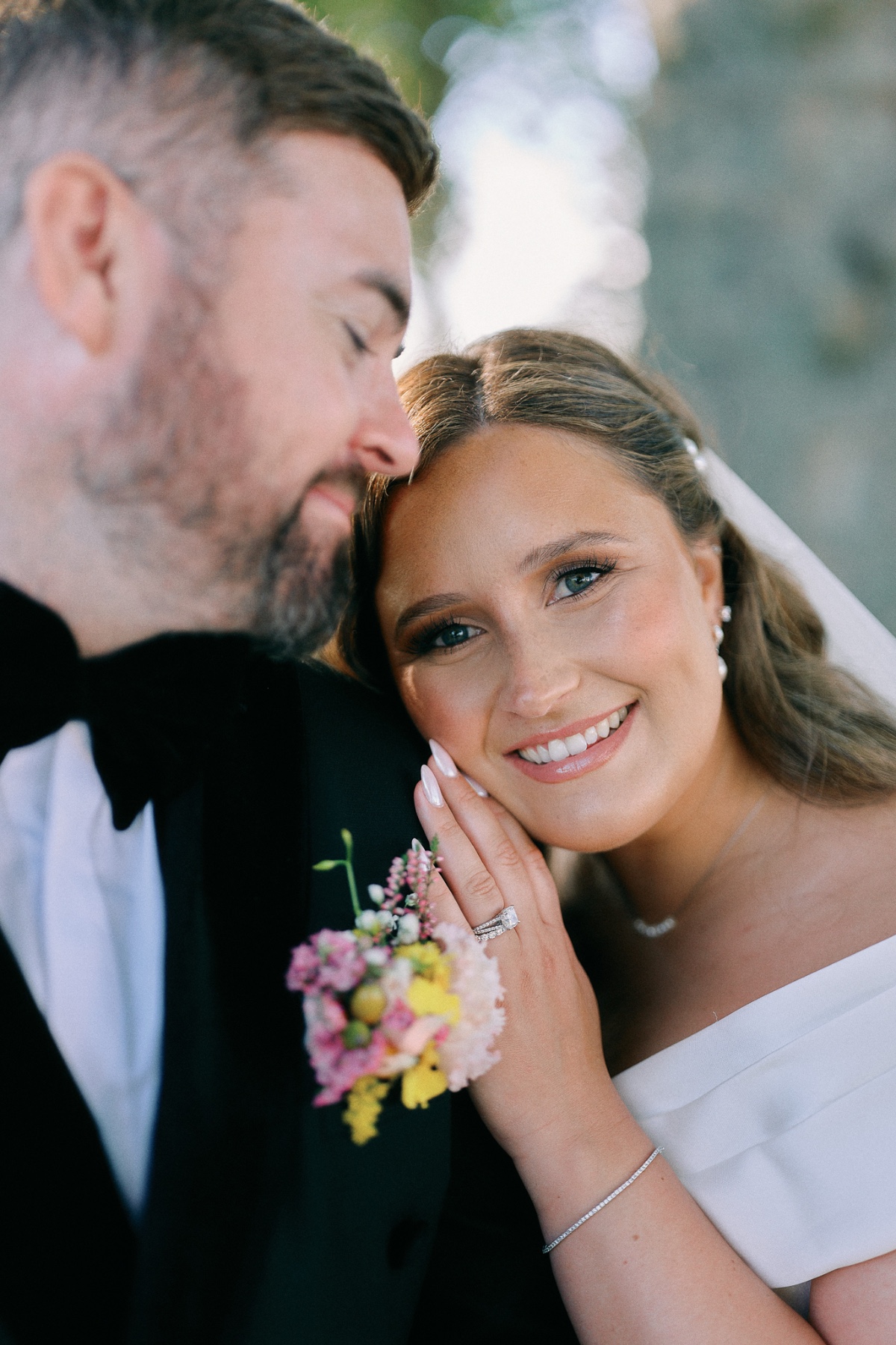 Bright and fresh French bridal makeup 