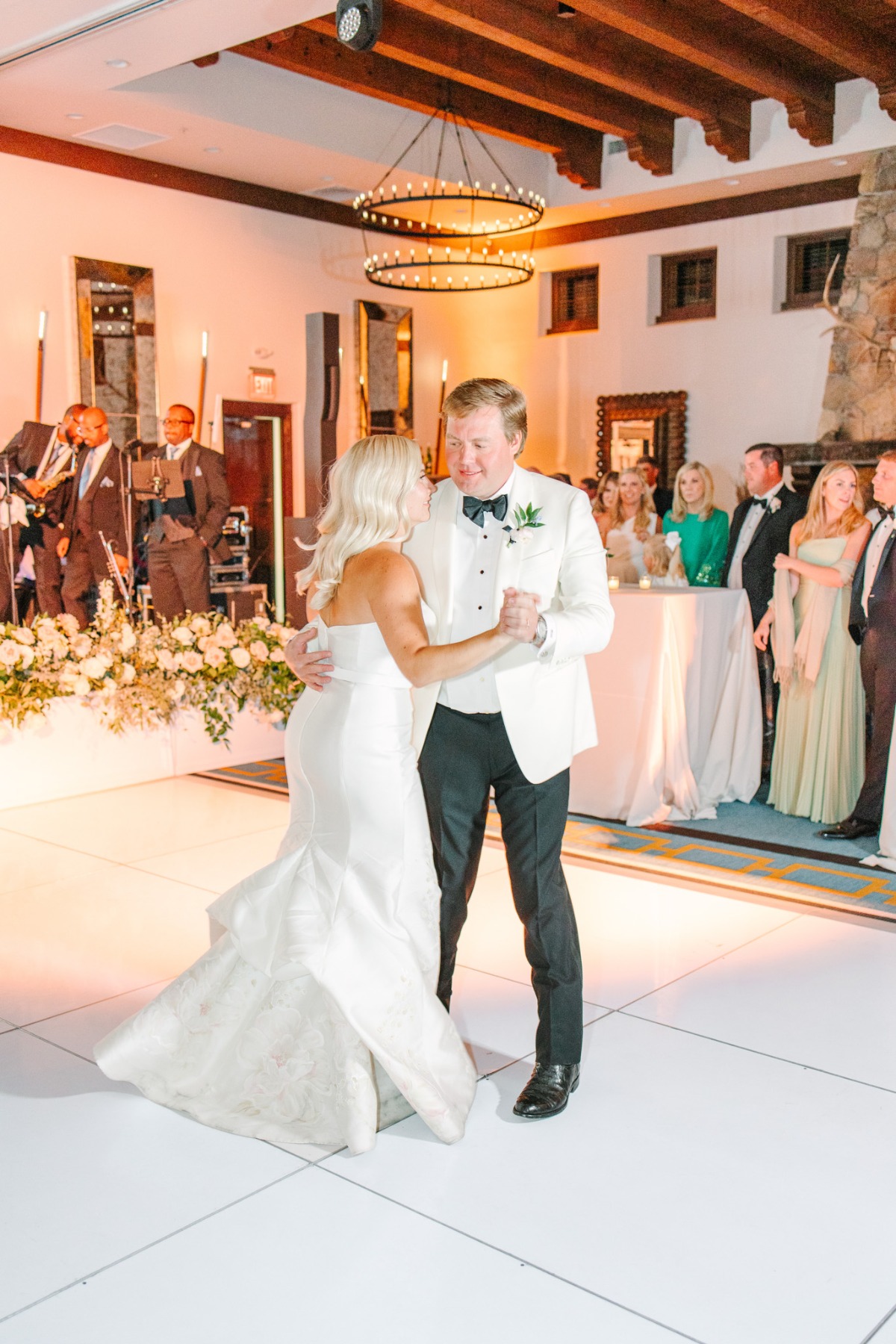 wedding dancing photograph