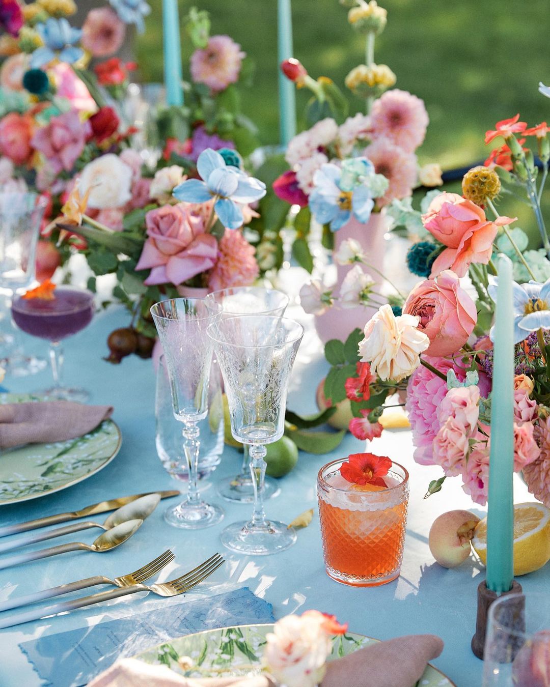 Bold Summer Tablescapes Color Loving Couples