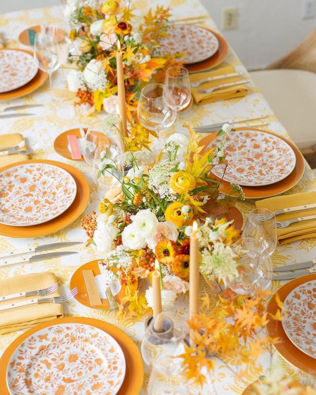 Bold Summer Tablescapes Color Loving Couples