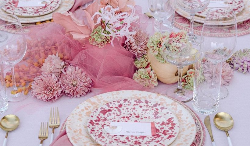 55 Bold Summer Wedding Tables We're Loving At The Moment