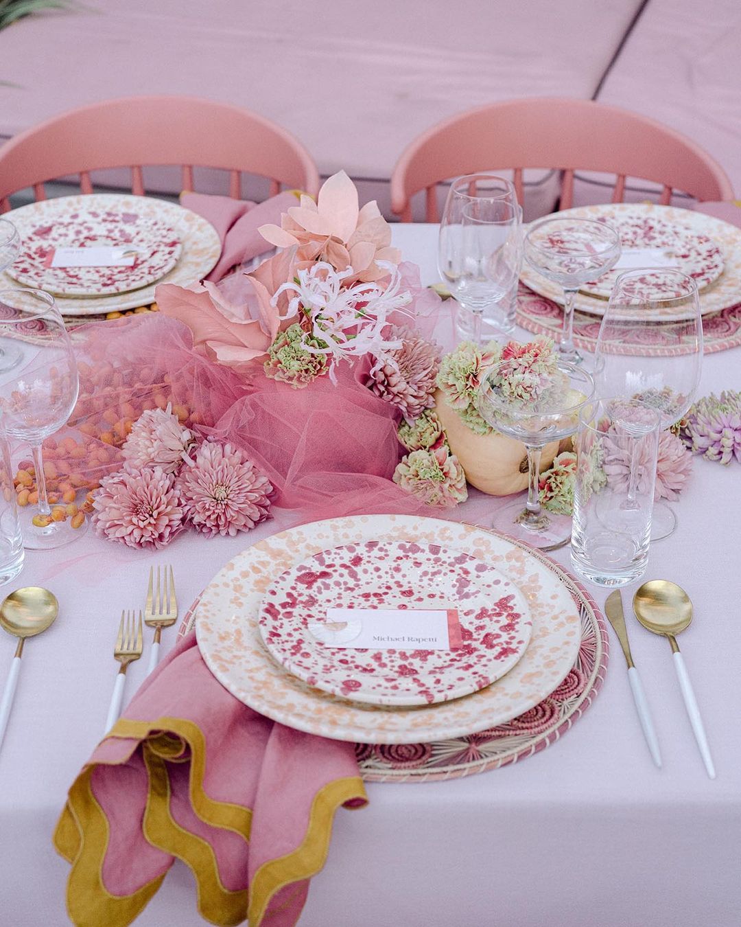 55 Bold Summer Wedding Tables We're Loving At The Moment