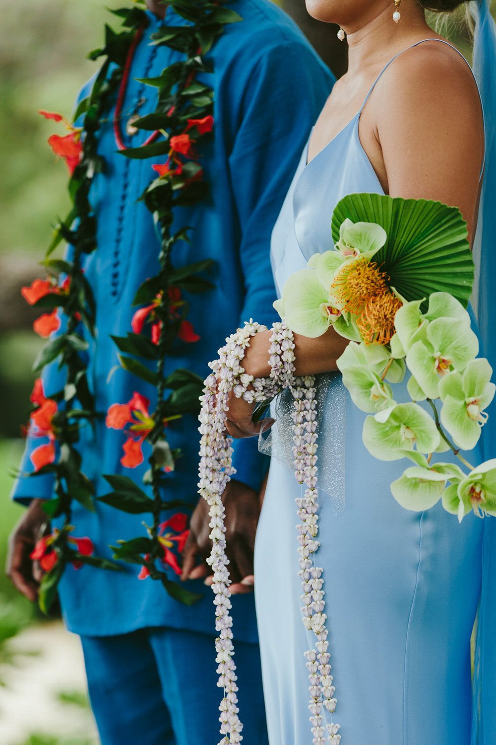 bride and groom floral details