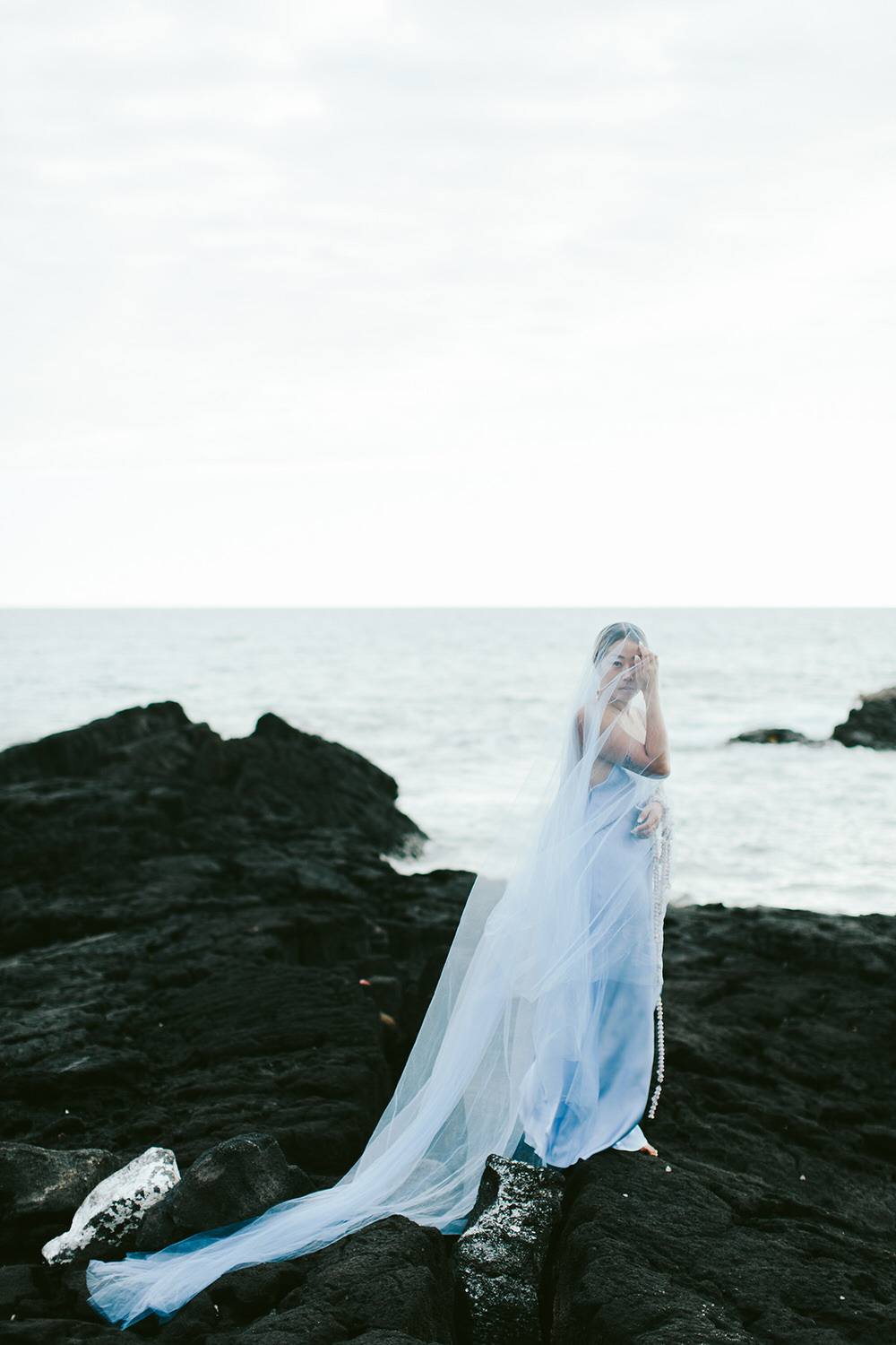 bridal portrait on the rocks at Kona Beach