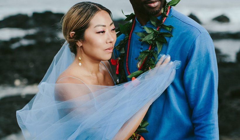 A Vibrant Destination Wedding on Kona Beach in Blue & Gold