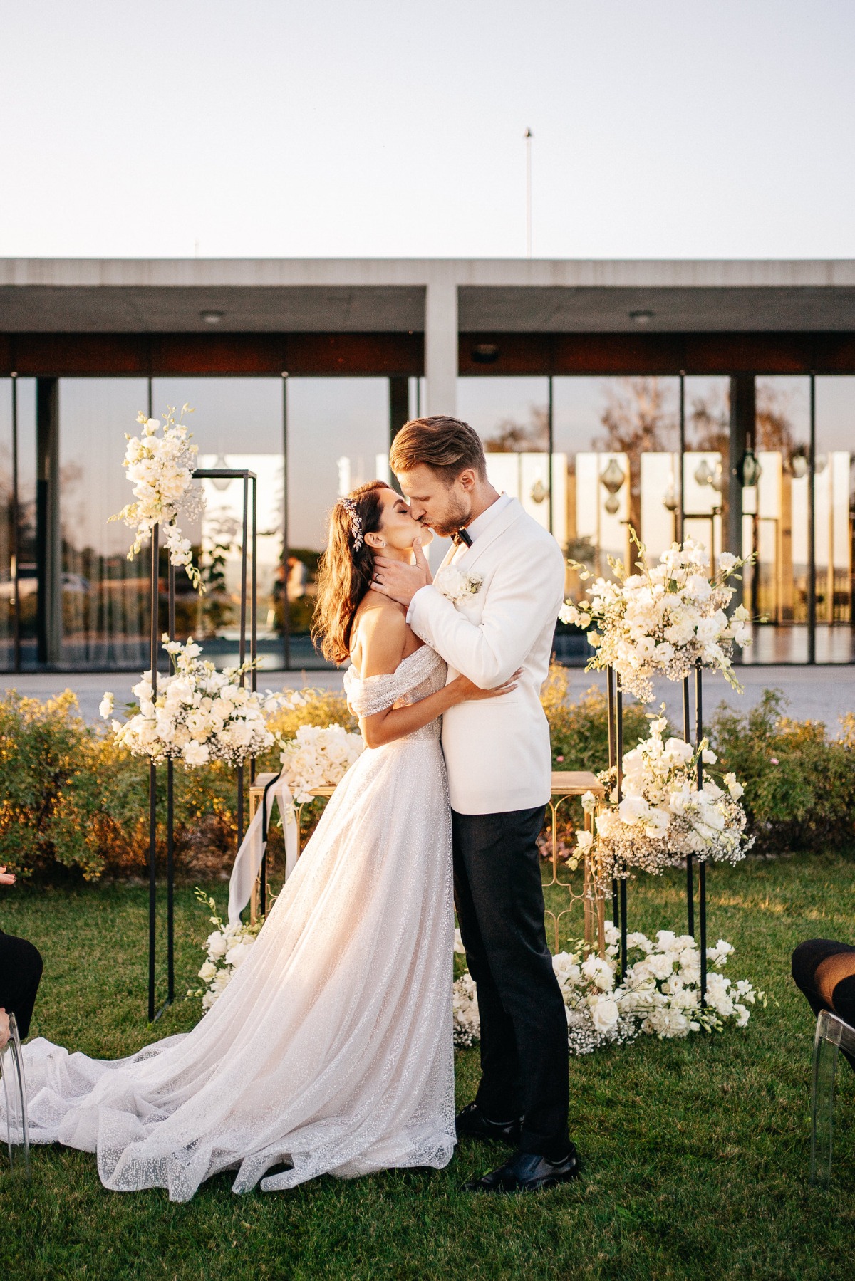 black and white wedding ceremony decor