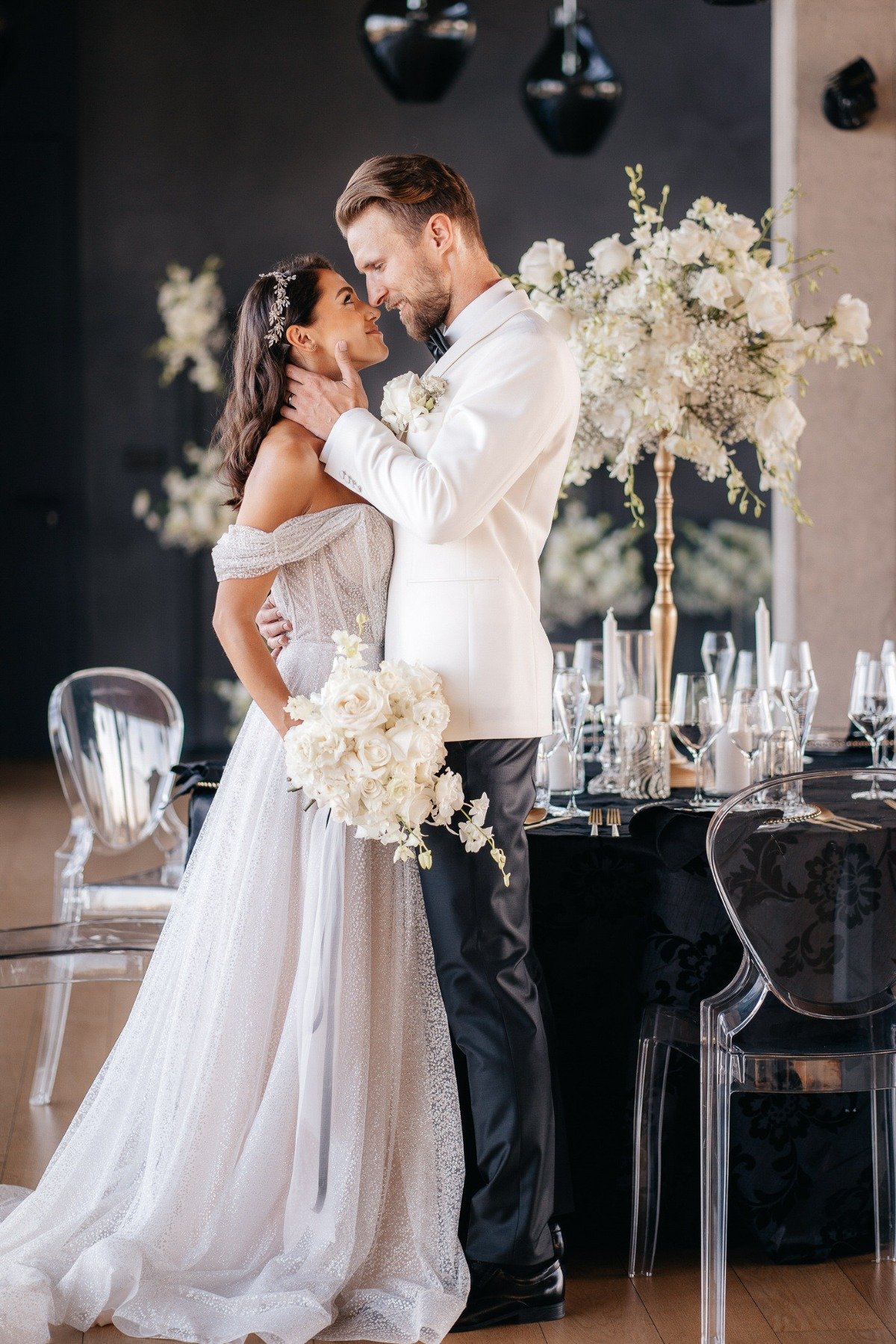 all-white wedding flowers