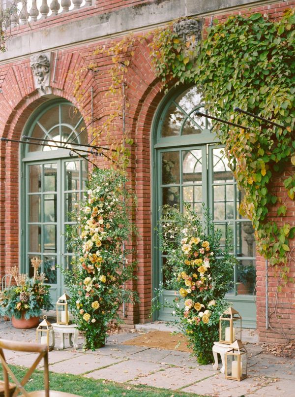 asymmetrical rose arch at the ceremony in Filoli Gardens