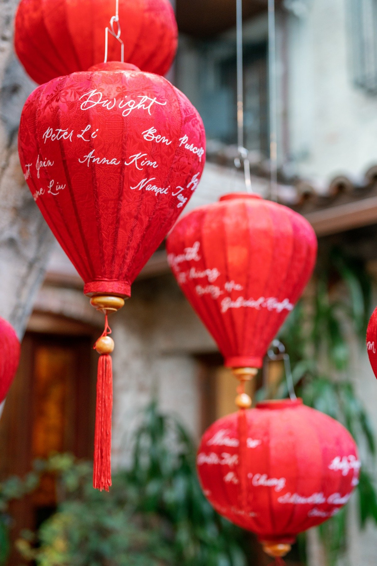 unique wedding seating idea using Chinese lanterns