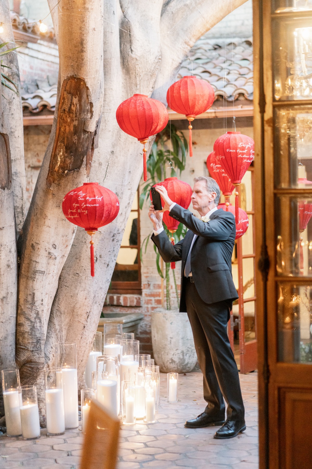 unique wedding seating idea using Chinese lanterns