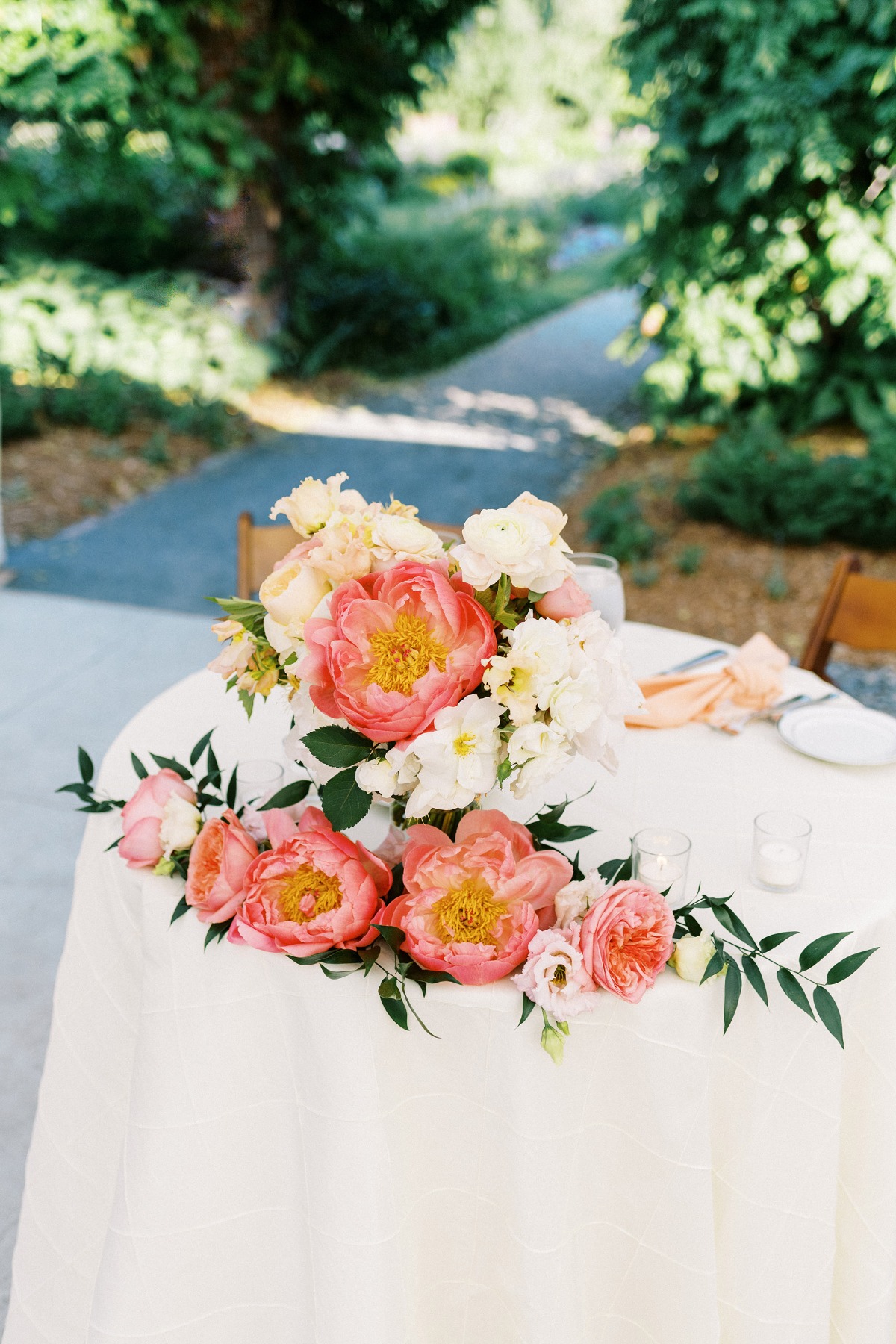 sweetheart table wedding flowers