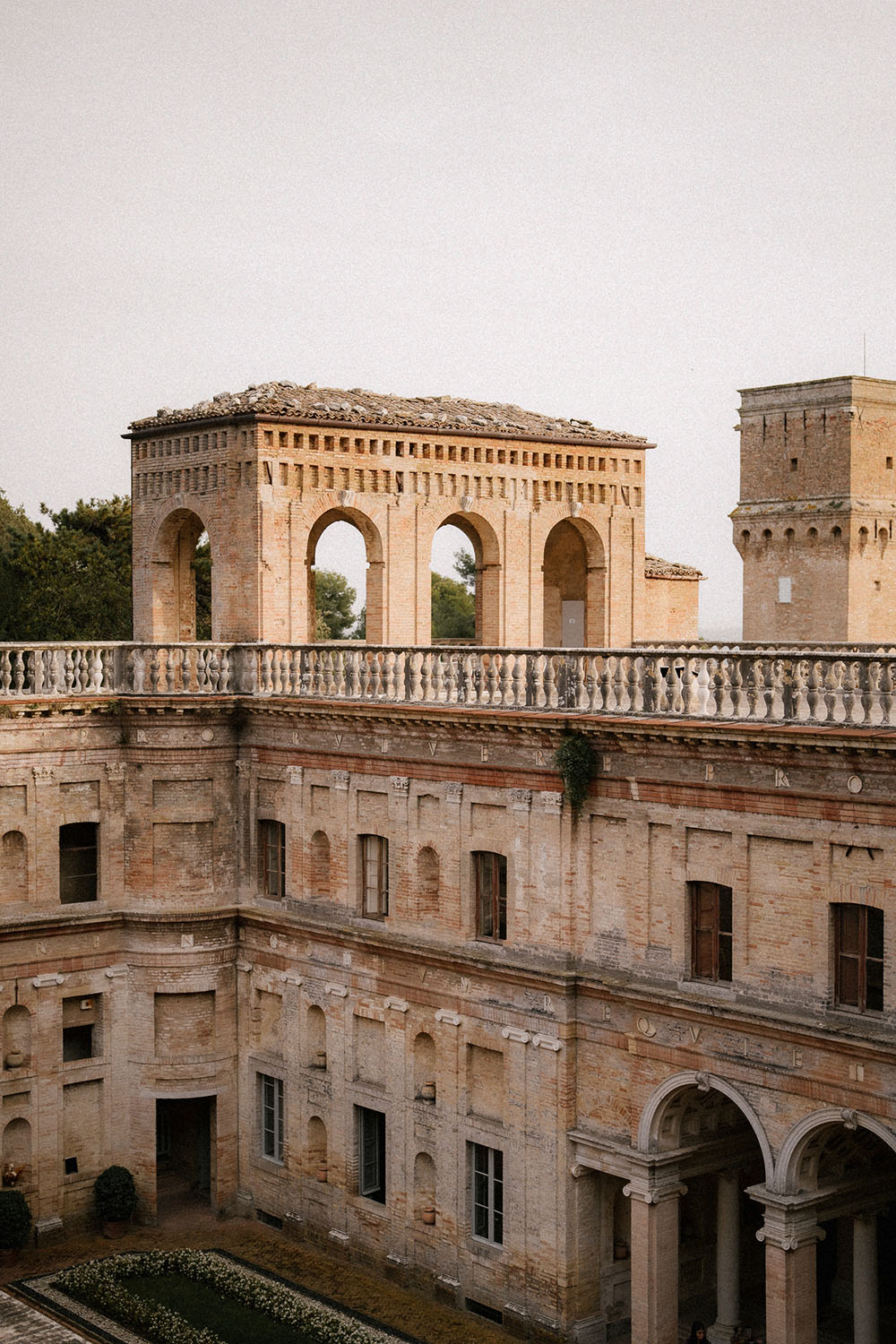 Autumn Wedding Inspiration Italian Palazzo