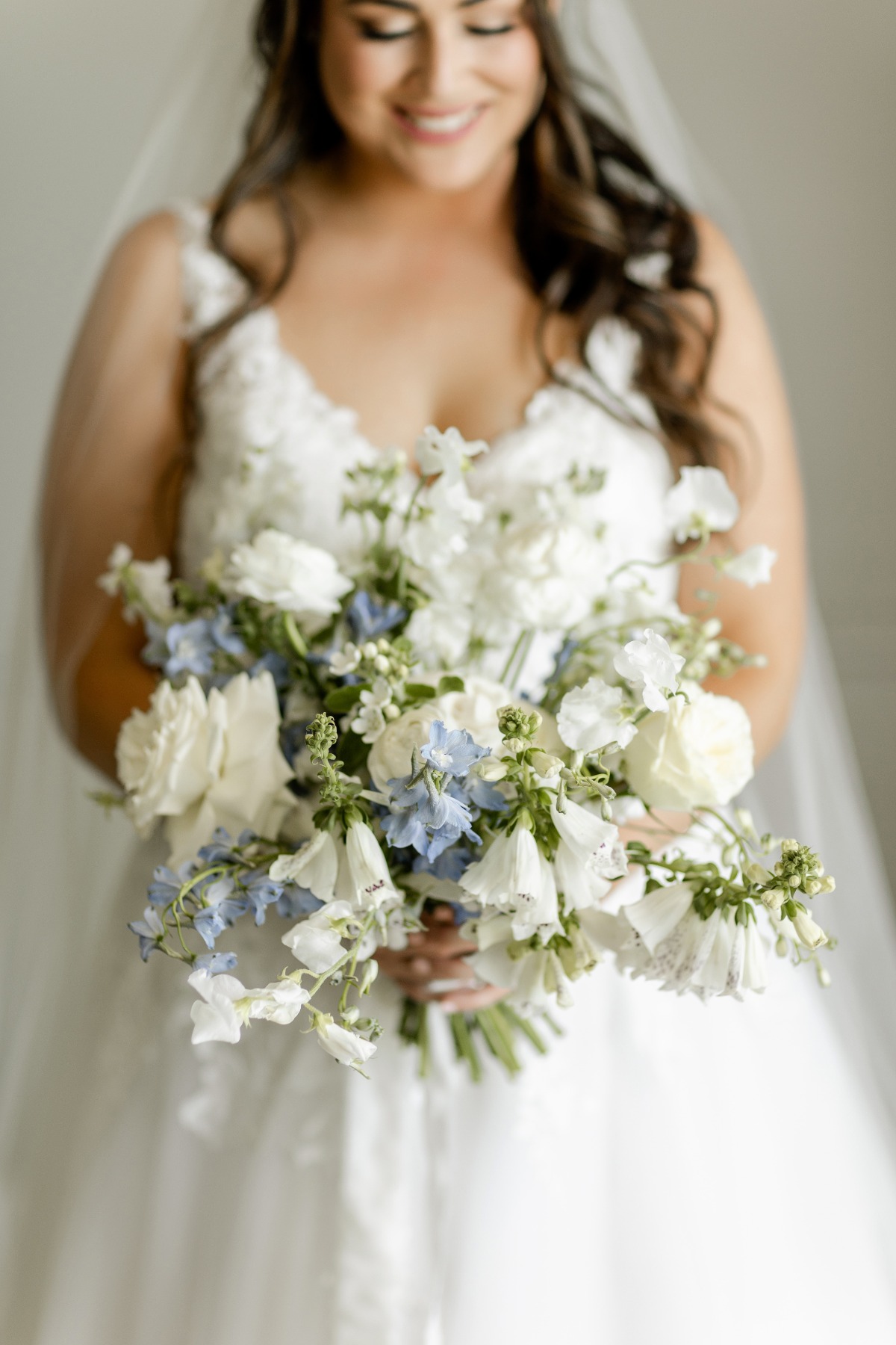 blue and white wedding bouquet ideas