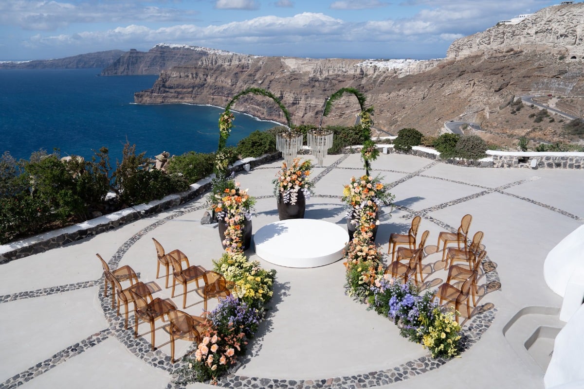 modern colorful wedding inspiration in santorini