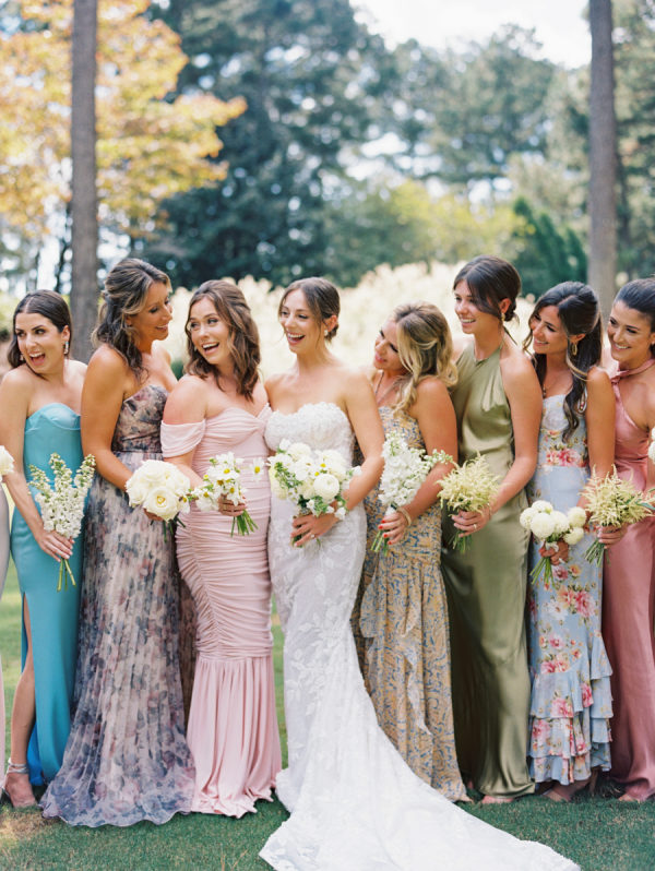 An Elegant Lakeside Wedding Weekend With an Early Autumn Palette