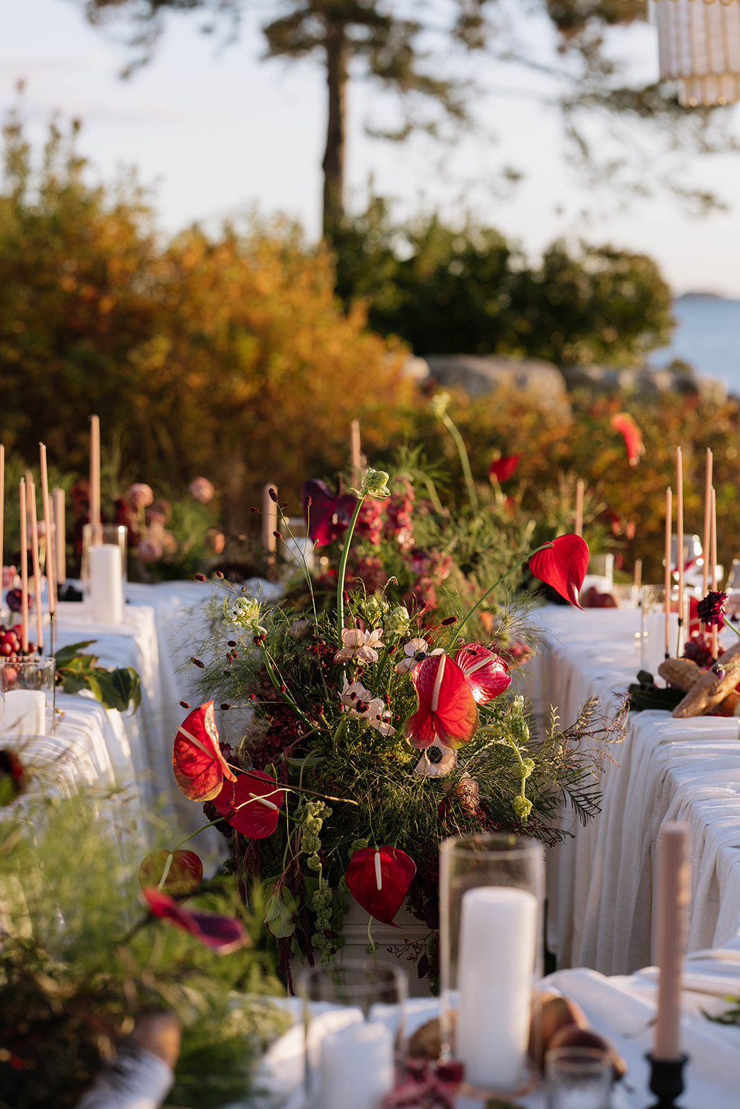 florals in the center of oval table