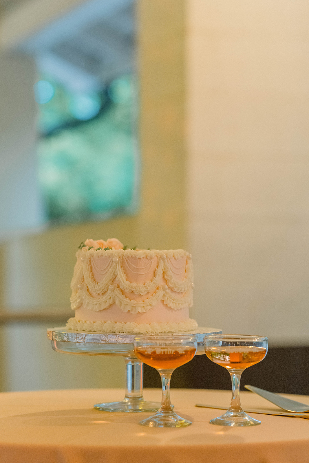 peach lambeth buttercream wedding cake