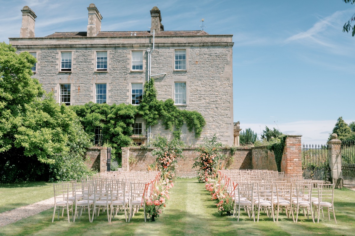 garden wedding in the cotswolds