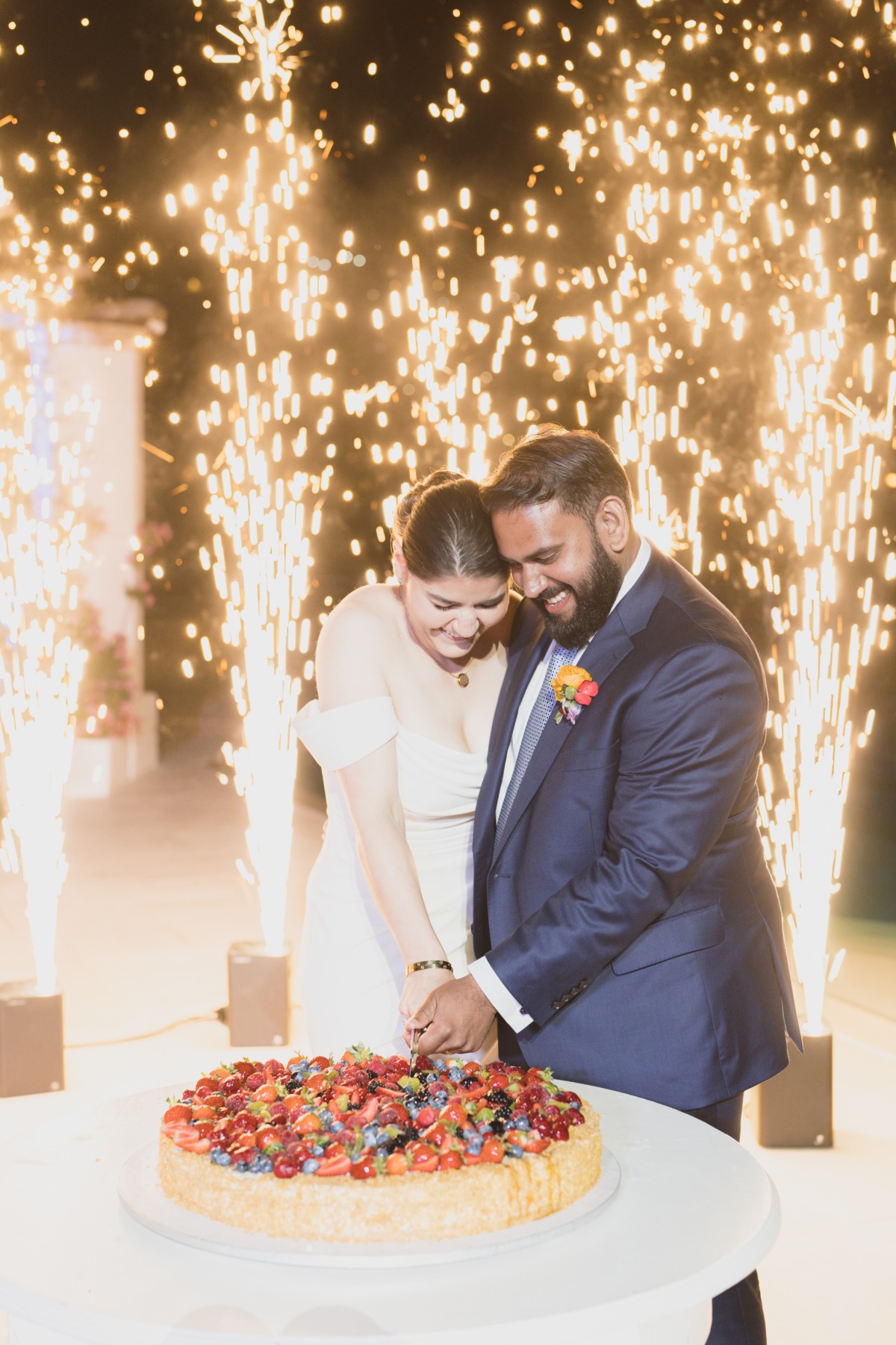 italian wedding cake cutting