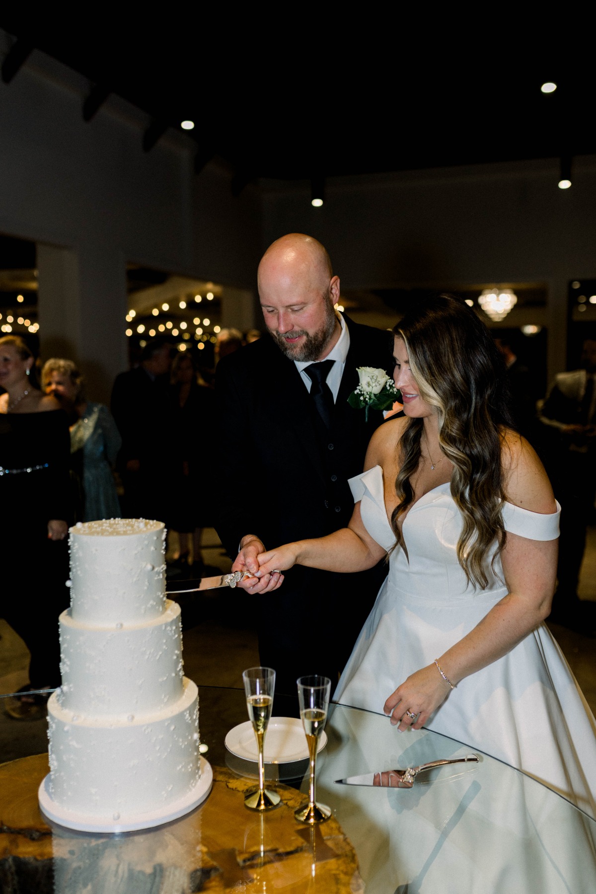 bride and groom wedding cakes