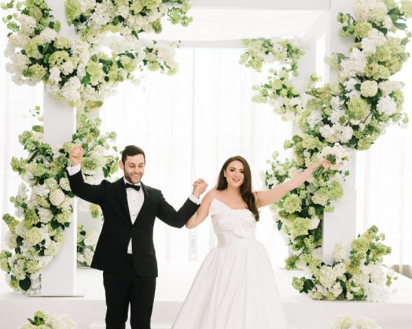 Modern Monochromatic Wedding at Four Seasons Toronto Teeming With Hydrangeas