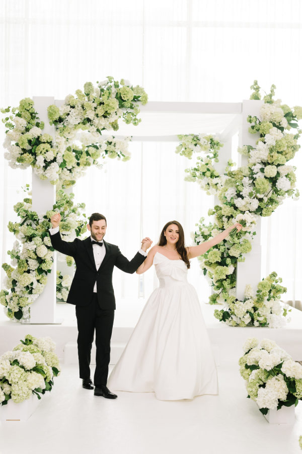 Modern Monochromatic Wedding at Four Seasons Toronto Teeming With Hydrangeas