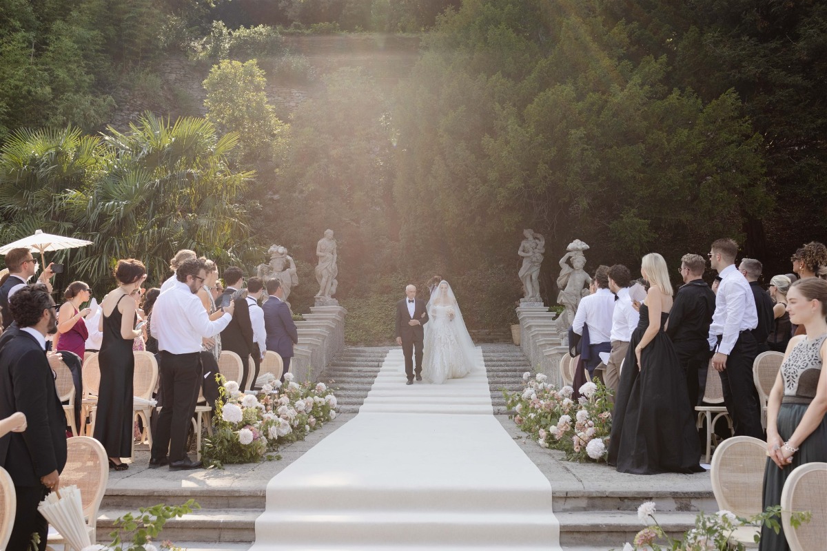 bride walking down the aisle photo ideas