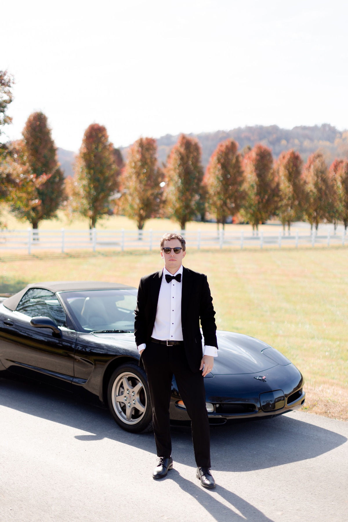 groom with vintage car photo ideas