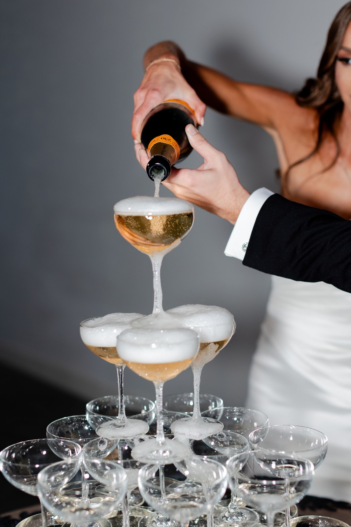 champagne tower photo ideas for wedding