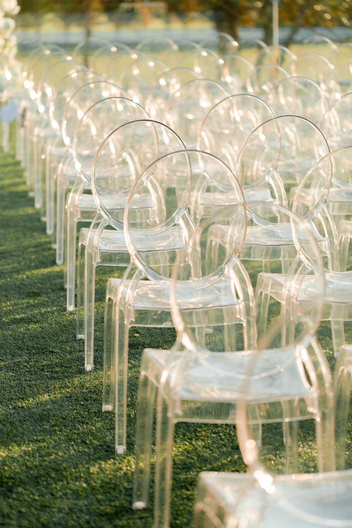 acrylic ghost chairs for wedding ceremony