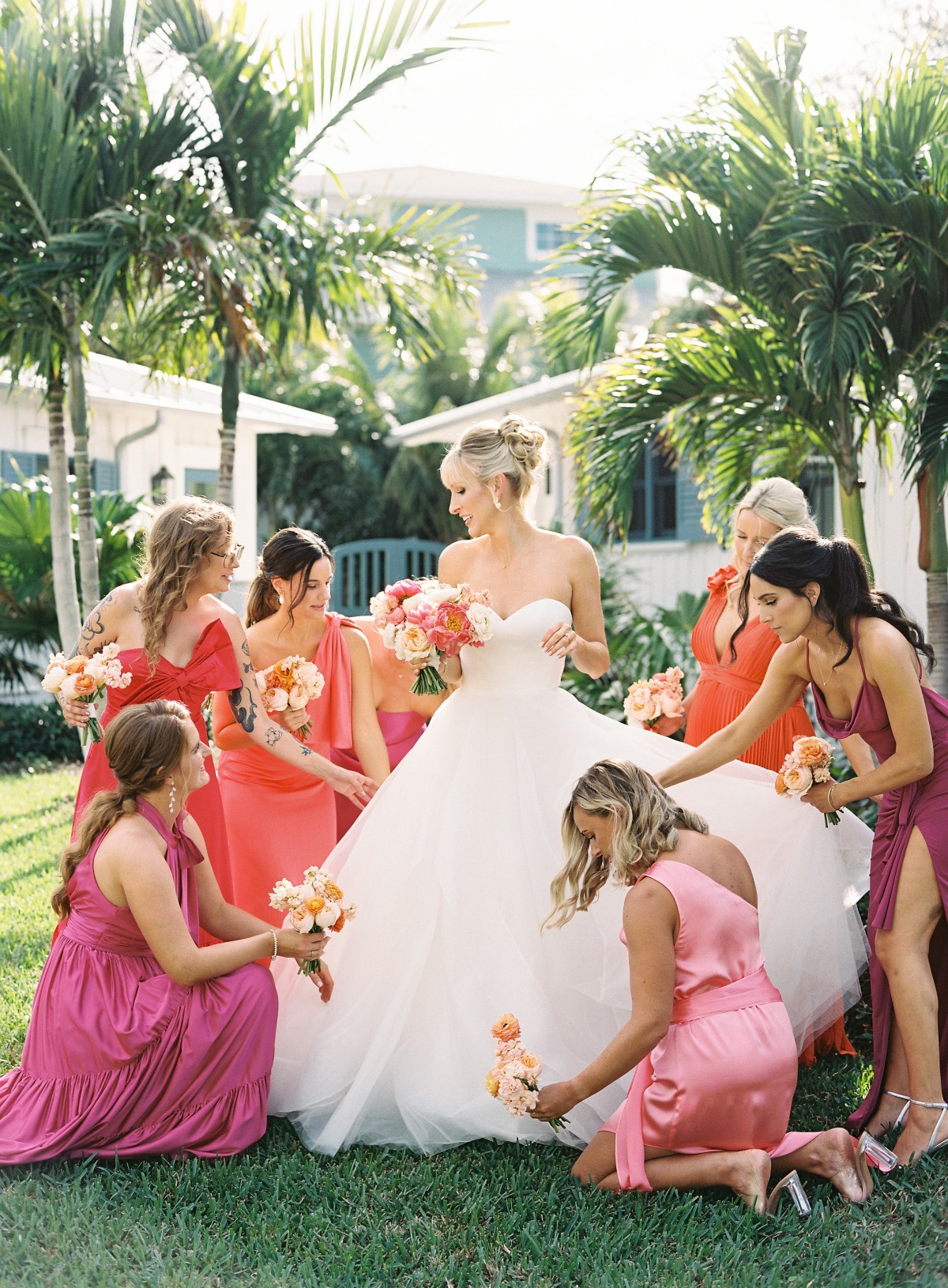 bridesmaids and bride wedding photo ideas