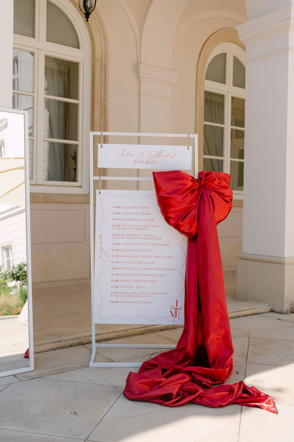 big red bow for wedding