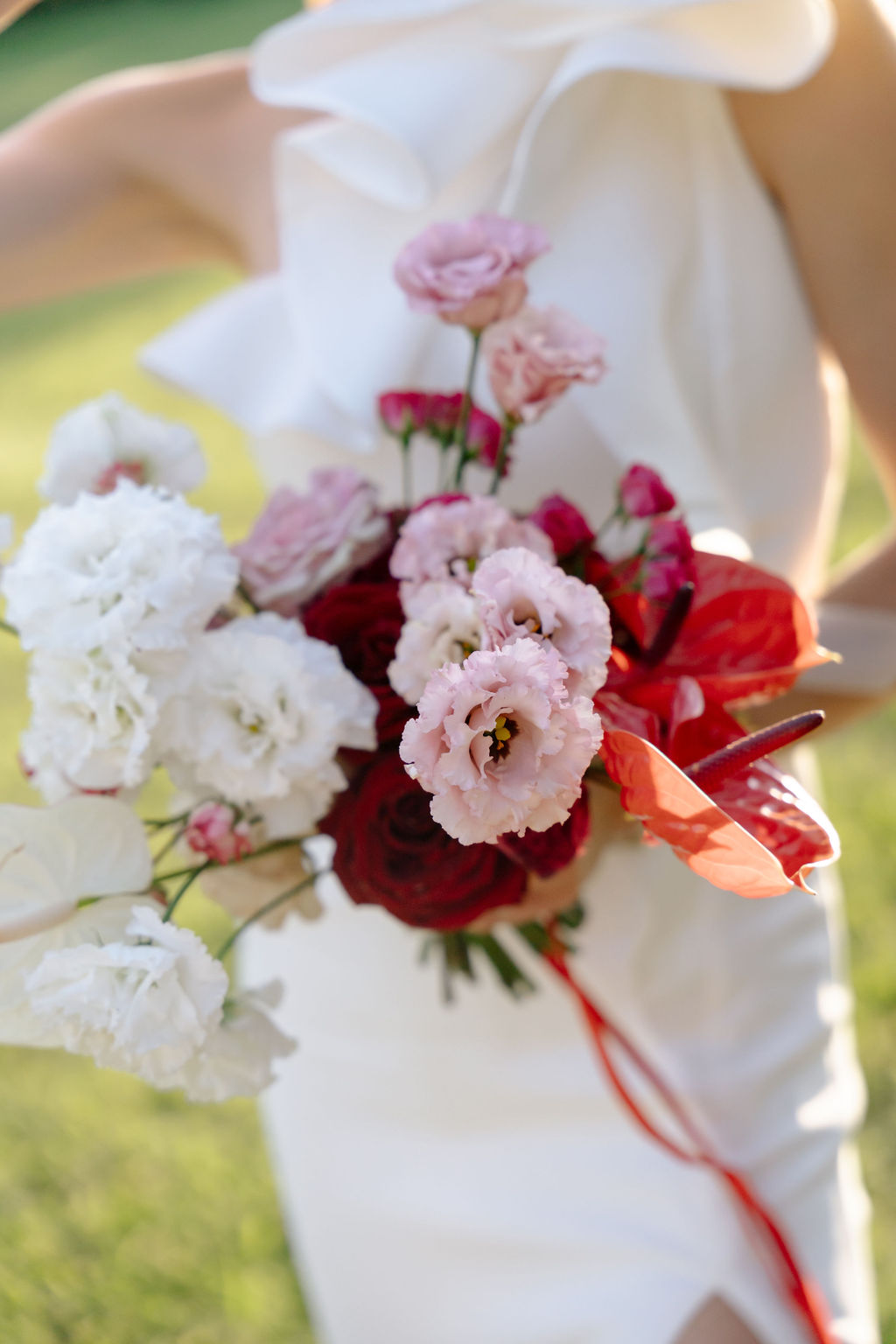 pink and red wedding bouquet ideas